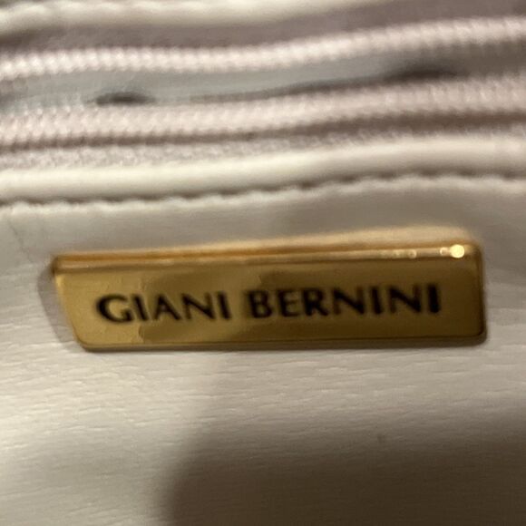 Giani Bernini Signature Logo White Genuine Leather Crossbody Bag/Purse. - Picture 7 of 12
